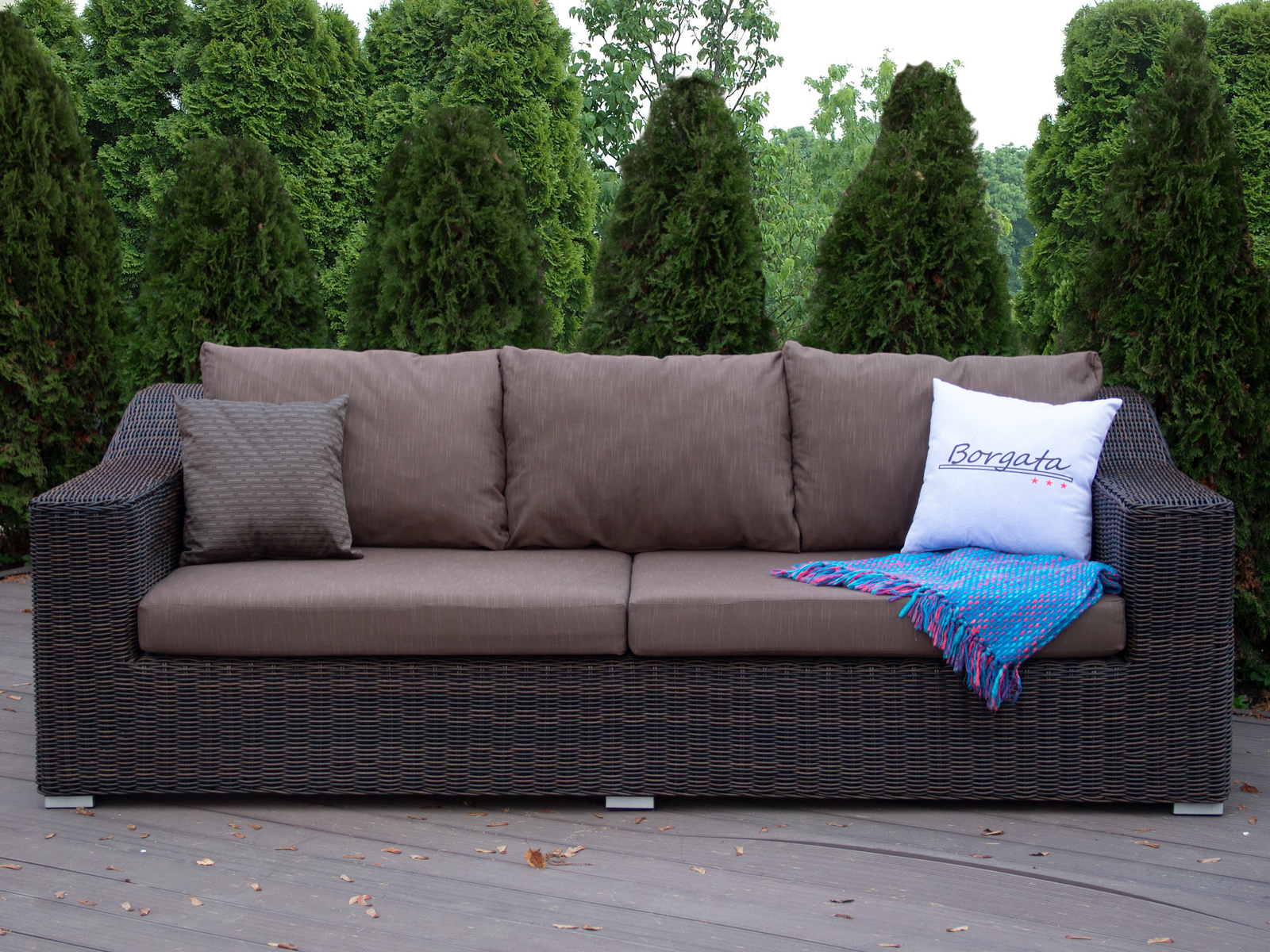 Садовый уличный диван трехместный из искусственного ротанга dad-sf1-3-gg